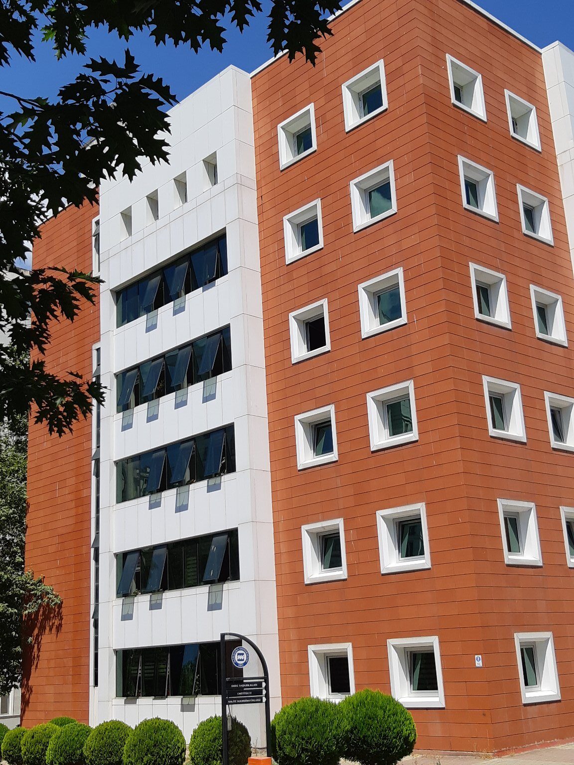 Marmara Üni. Yönetim Enstitü Binası